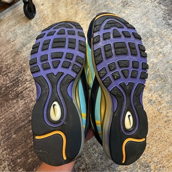 Nike Air Max Deluxe Heritage Sneakers - Picture 12 of 16